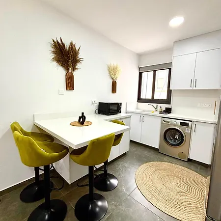In Port With Sea View - 2 Bedroom شقة بافوس